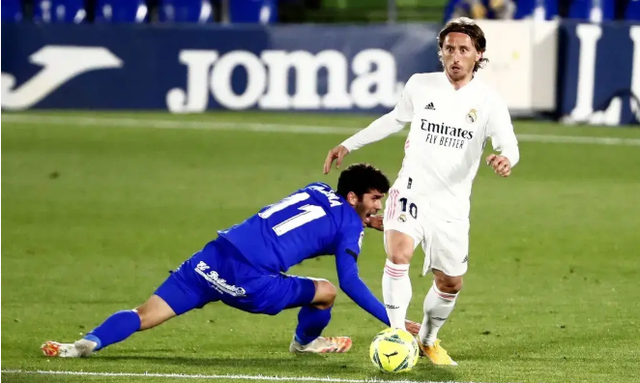 中场送出一 中场送出一